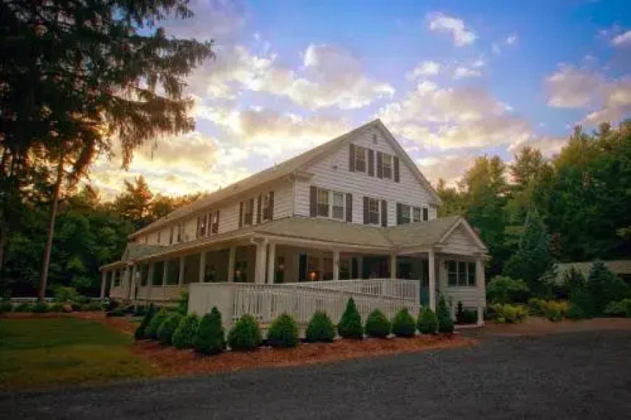 Mountaintop Lodge at Lake Naomi