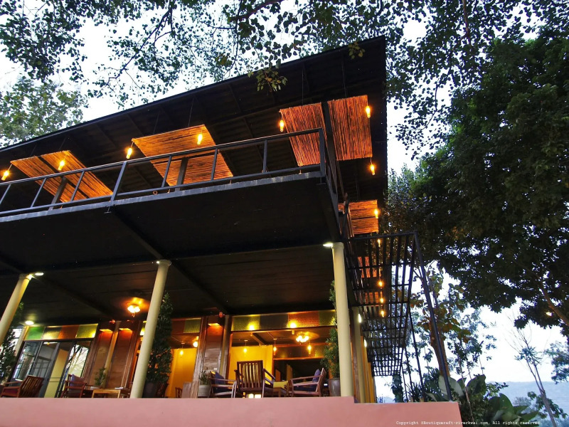 Boutique Raft Resort