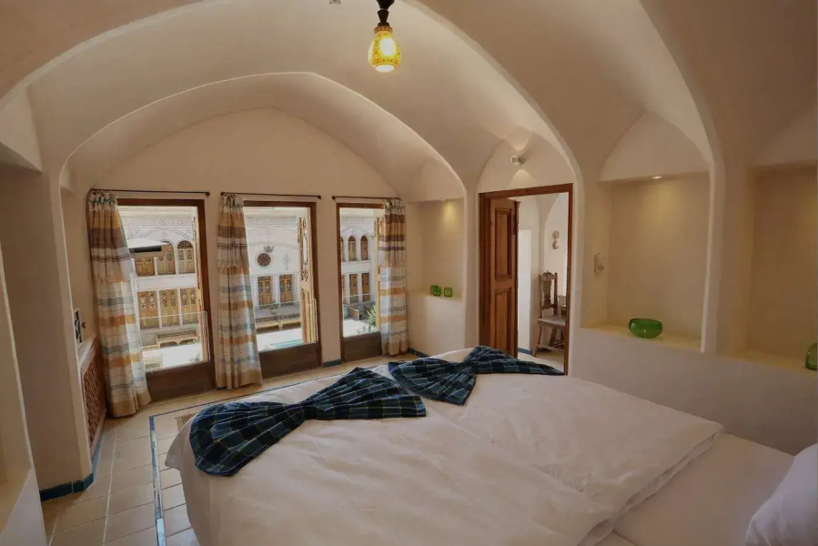 Mahinestan Raheb Hotel