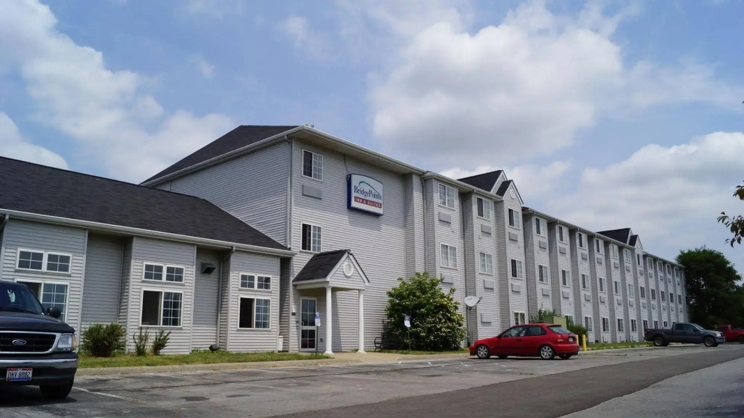 Bridgepointe Inn & Suites