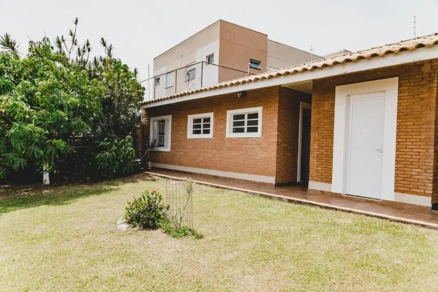 Incrivel casa com ampla area de lazer em Atibaia