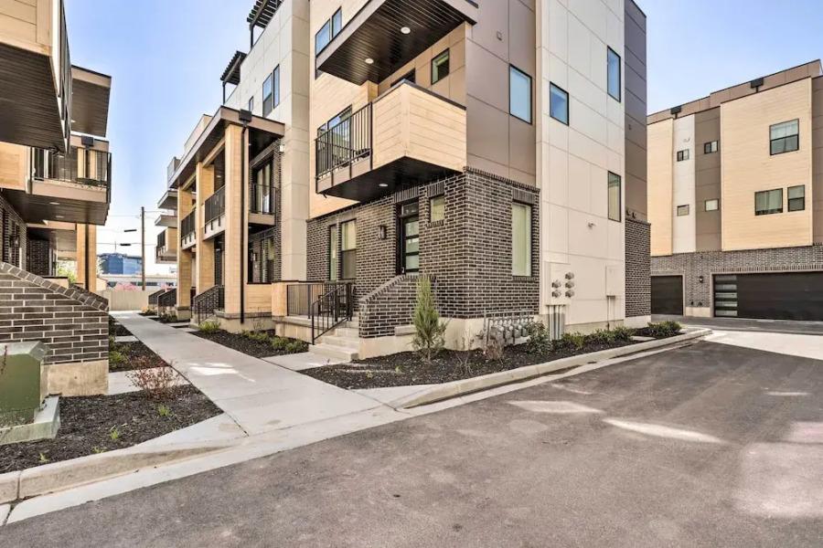 Modern-chic Provo Townhome 1 Mi to BYU Campus