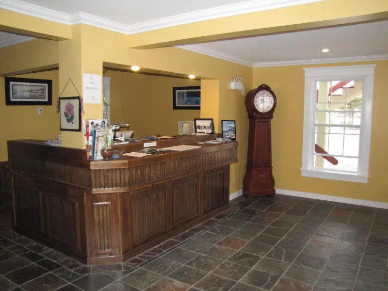 Grenfell Heritage Hotel & Suites