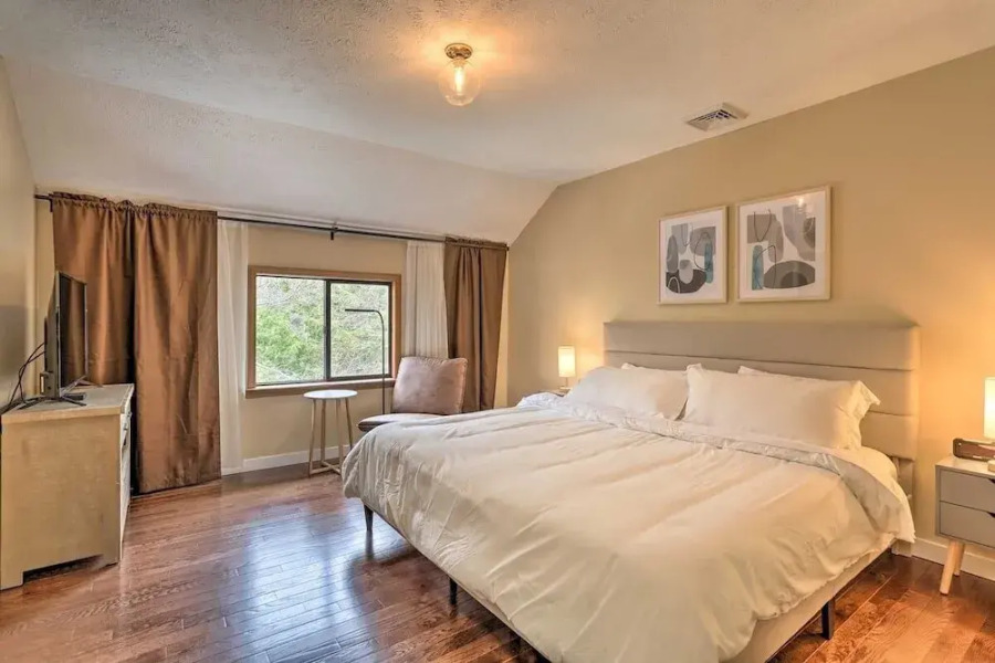 Luxury Home With Modern Finishes - Game Room & Hot Tub - Pocono Mountains 3 Bedroom Home by Redawning