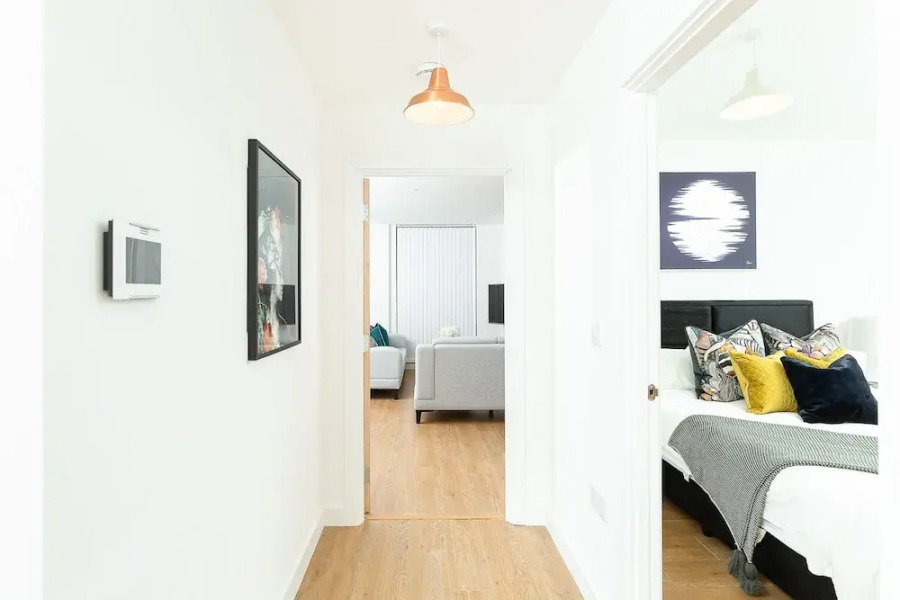 Price & Weeks - Winchester Suite (with Parking)