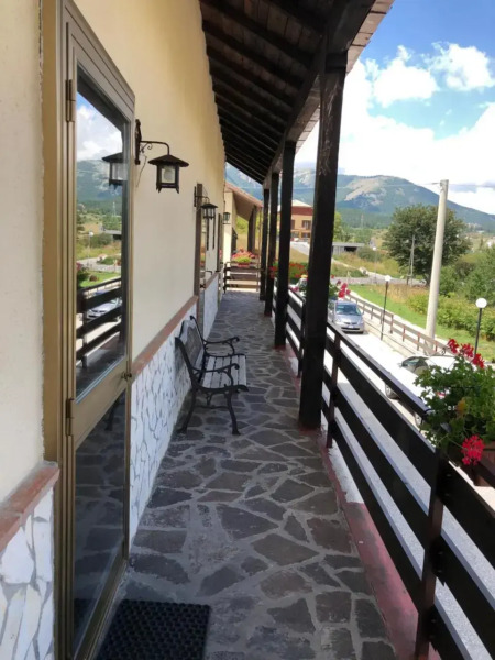 Via Osvaldo Moretti(complessoShalimar)