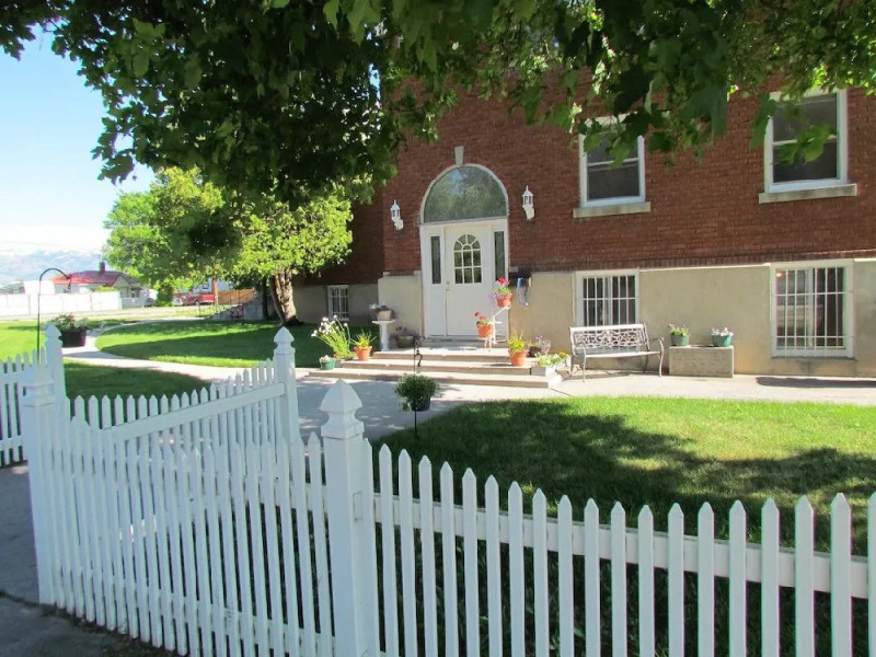 Rocky Mountain Red Brick Inn