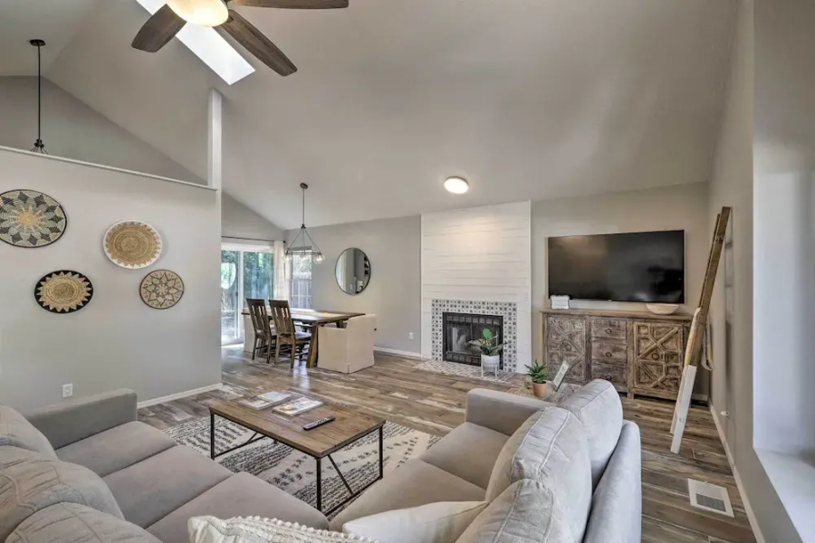 Modern Flagstaff Retreat ~ 4 Mi to Downtown!