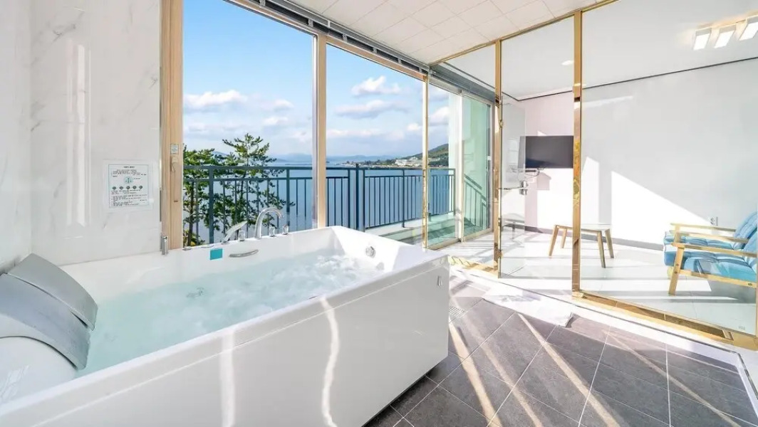 Yeosu Fisterra Spa Poolvilla