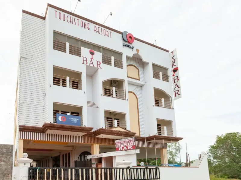 Capital O 43999 Touchstone Resort