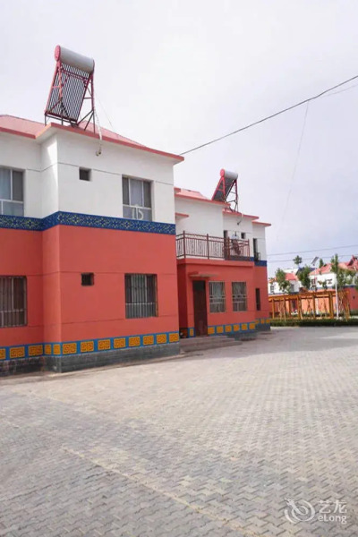 Desert Populus Family Hotel