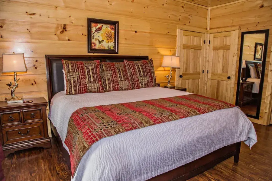 Sycamore Mansion 14 Bedroom Cabin by RedAwning