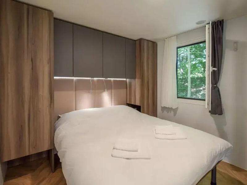 Cottage in Dordogne With Lake View and Pool