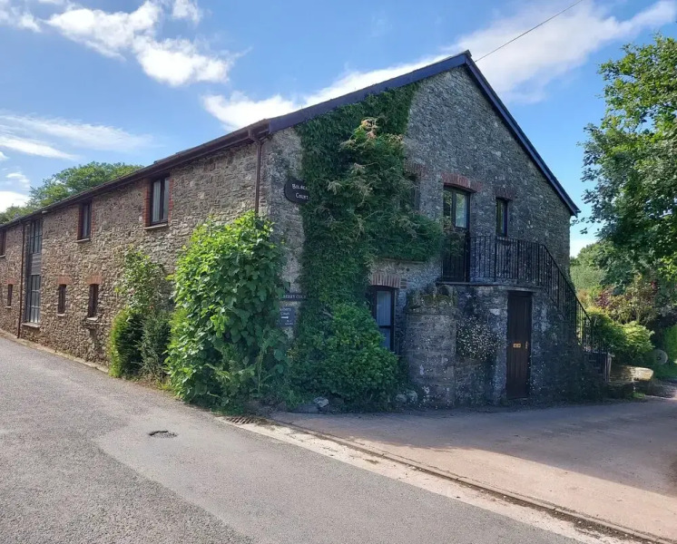 Coastal 4-bed Barn Between Salcombe & Hope Cove