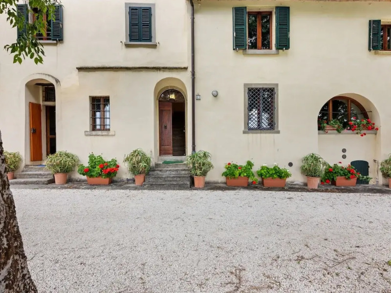 House on the Property Next to an Ancient Villa With a View of the Hills and Pool