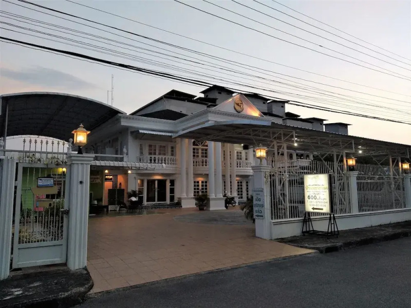 Baan Sai Thong Hotel