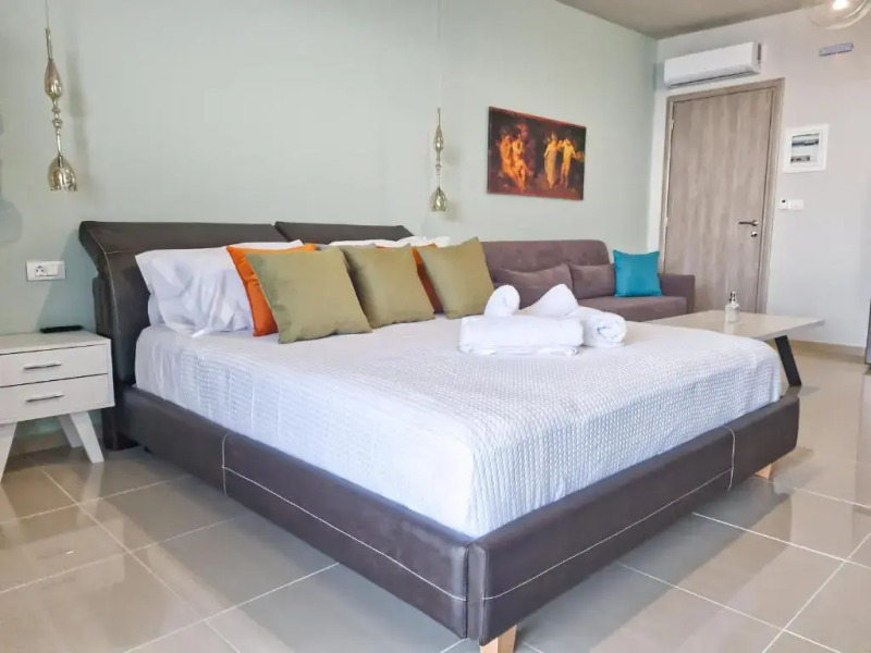 Epipleon Luxury Suites -105- Δωμάτιο 35τμ με βεράντα 35τμ μπροστά στη θάλασσα