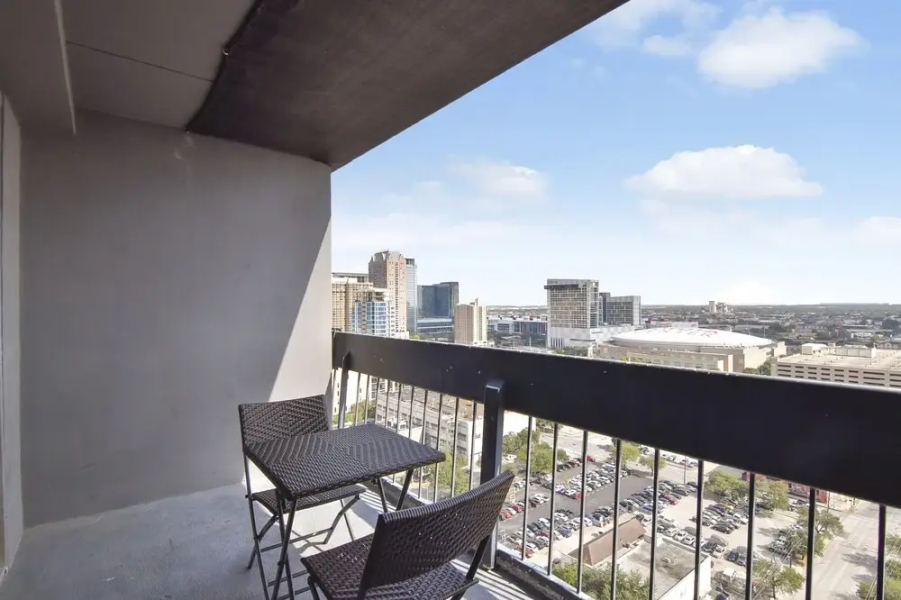 Stay Alfred on Fannin Street