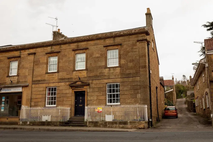 Artsy 5-bed House w/ Garden