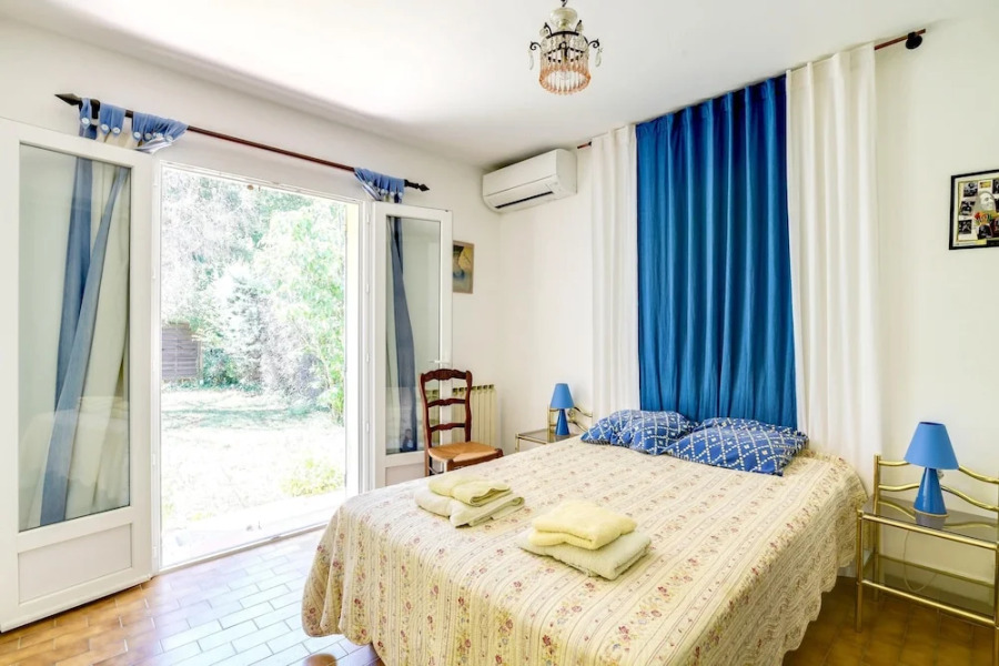 House With 3 Bedrooms in Oppède, With Wonderful Mountain View, Private