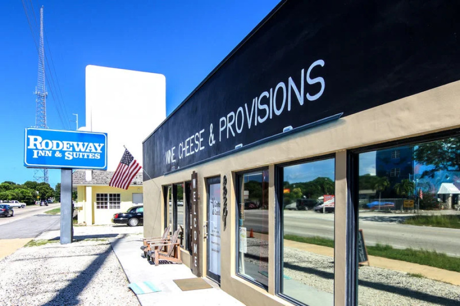 Rodeway Inn & Suites