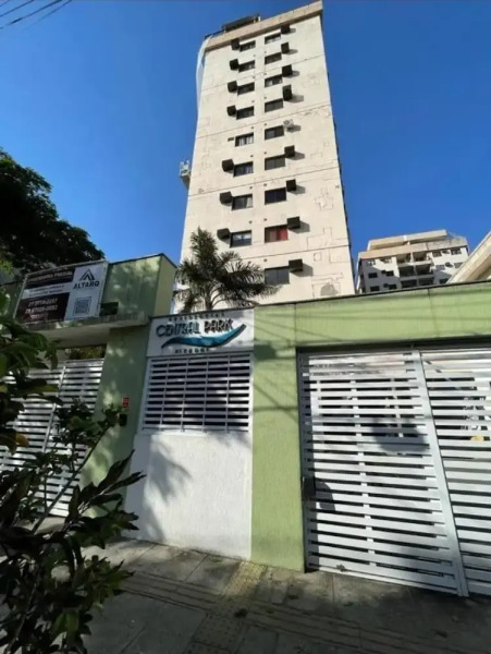 Ap em Niterói com Varanda e Garagem