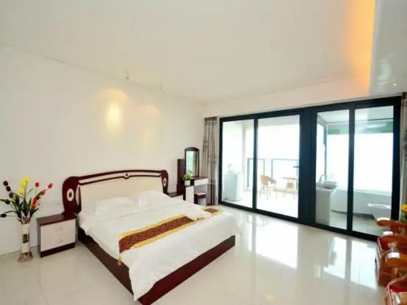 North Bay No.1 Ocean View Apartment Hotel