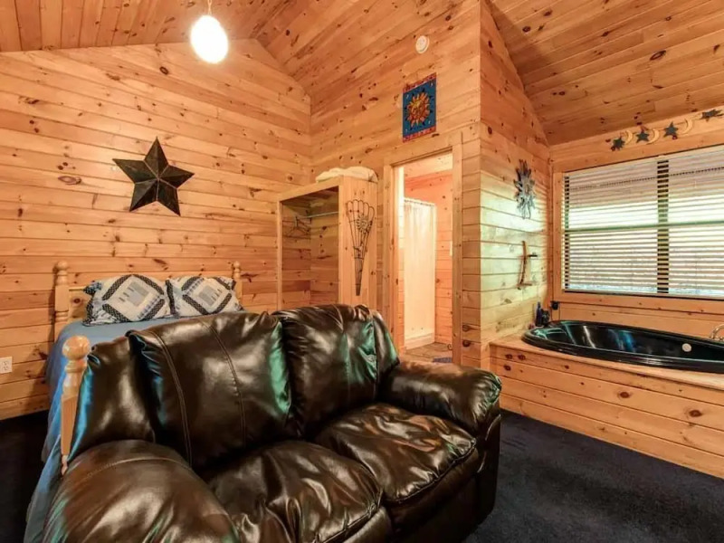 Star Struck 1 Bedroom Home with Hot Tub