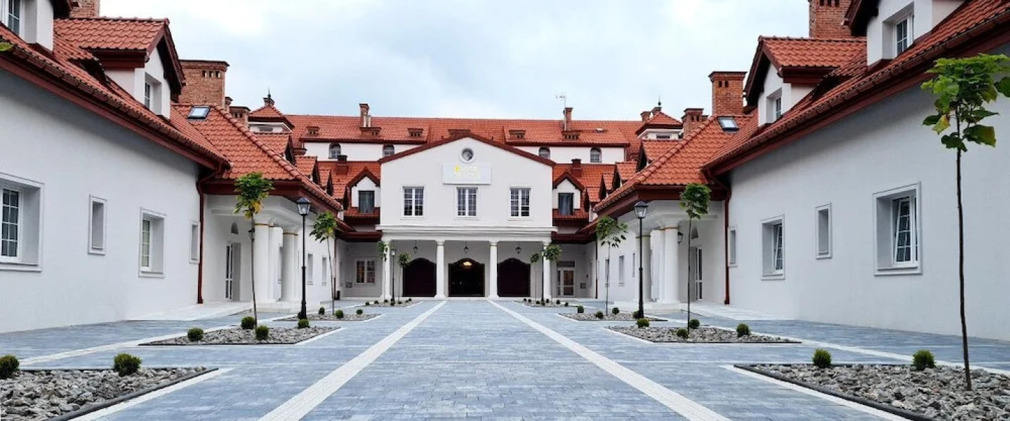 Dwor Ostoya Airport Hotel