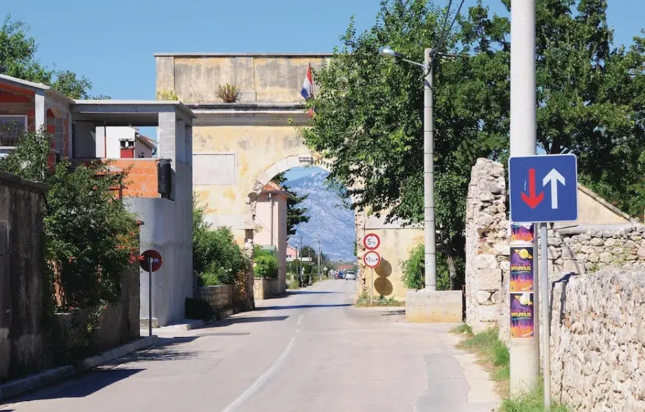 Amazing Apartment in Vrsi With 2 Bedrooms