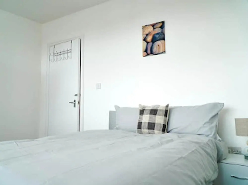 Clean, Spacious 2-bed Apartment in Brierley Hill