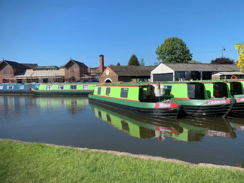 Stone - Boat - Sleeps 2 - Pet Friiendly- 85ws