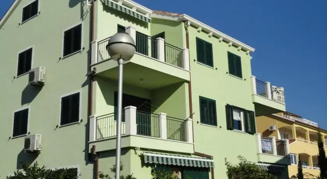 Green House Apartment