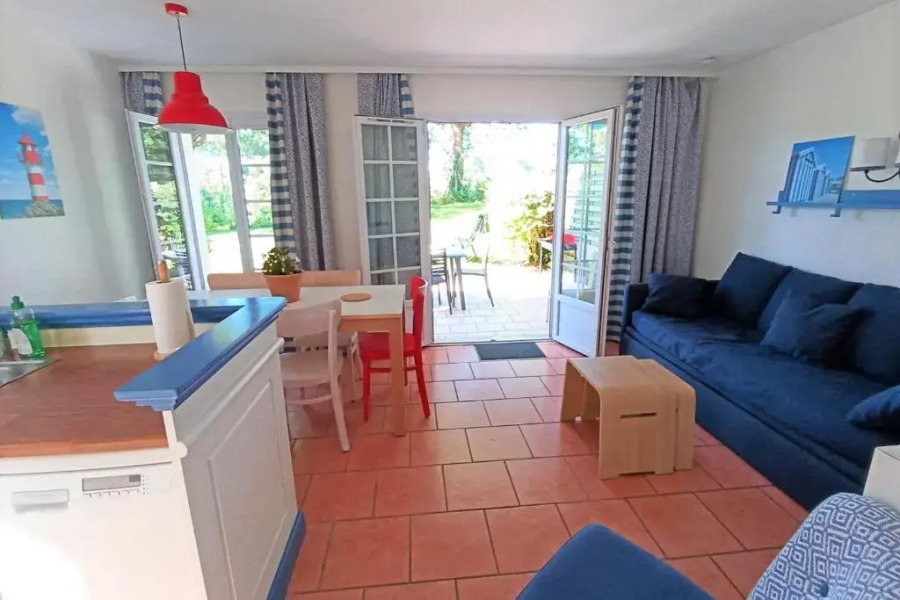 Bright 50 M for 6 with Balcony And Garden