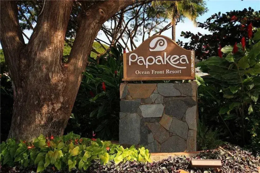 Papakea J107 by RedAwning