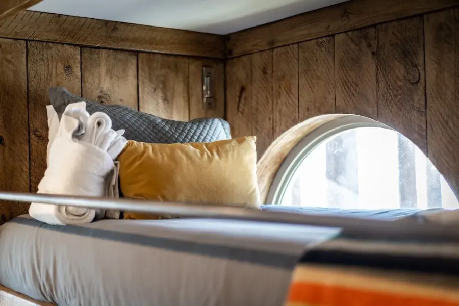 Luxe Mountain Chalet - Hot Tub, Man Cave, Foosball, Peloton