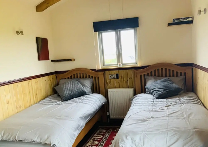 Easter Airfields off Grid Shepherds hut