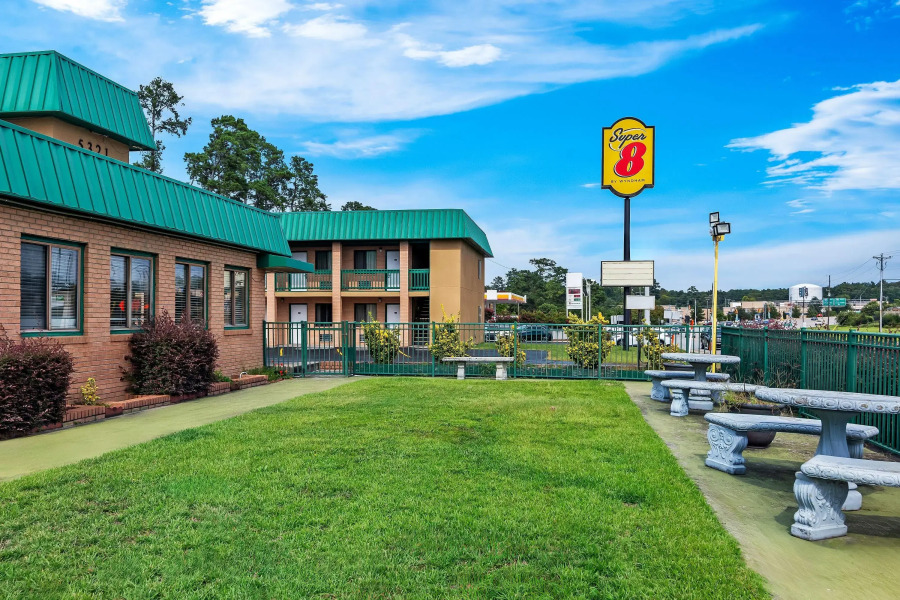 Super 8 by Wyndham Columbia SC / Ft. Jackson