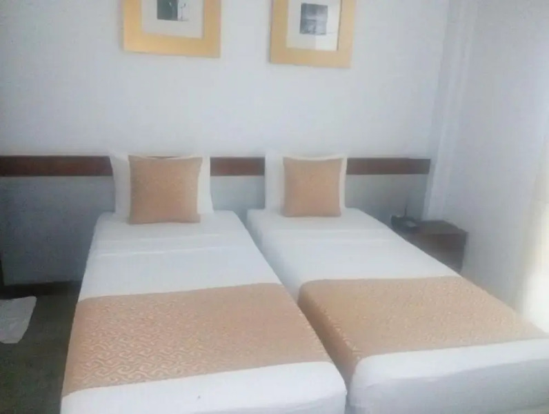 Hikers Only - Misty Mountain Lodge