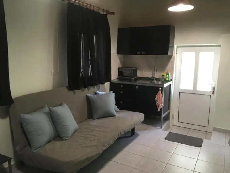 Leonidas apartments 1