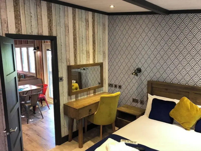 Pet Friendly Lodge - Sleeps 6