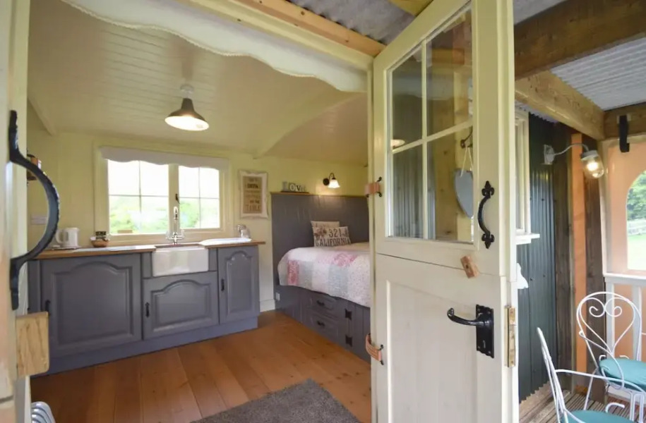 Keepers Cosy, Shepherds Hut , Alresford 491853