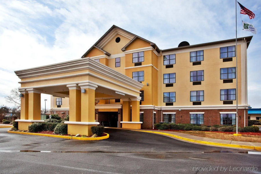 Holiday Inn Express & Suites Byron by IHG