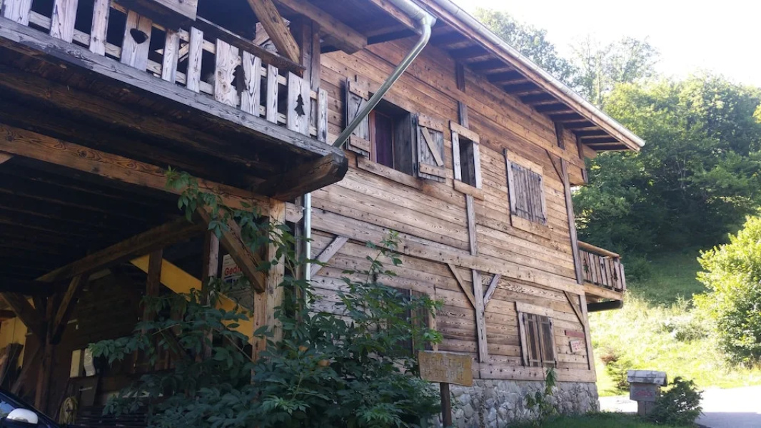 Chambres d'Hôtes Chalet De La Source