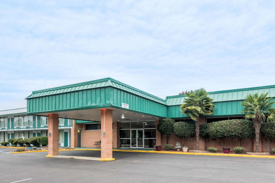 Super 8 By Wyndham Hope