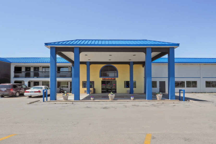 Lonestar Inn and Suites by OYO - Erick, OK