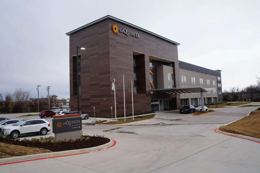 La Quinta Inn & Suites by Wyndham Lewisville