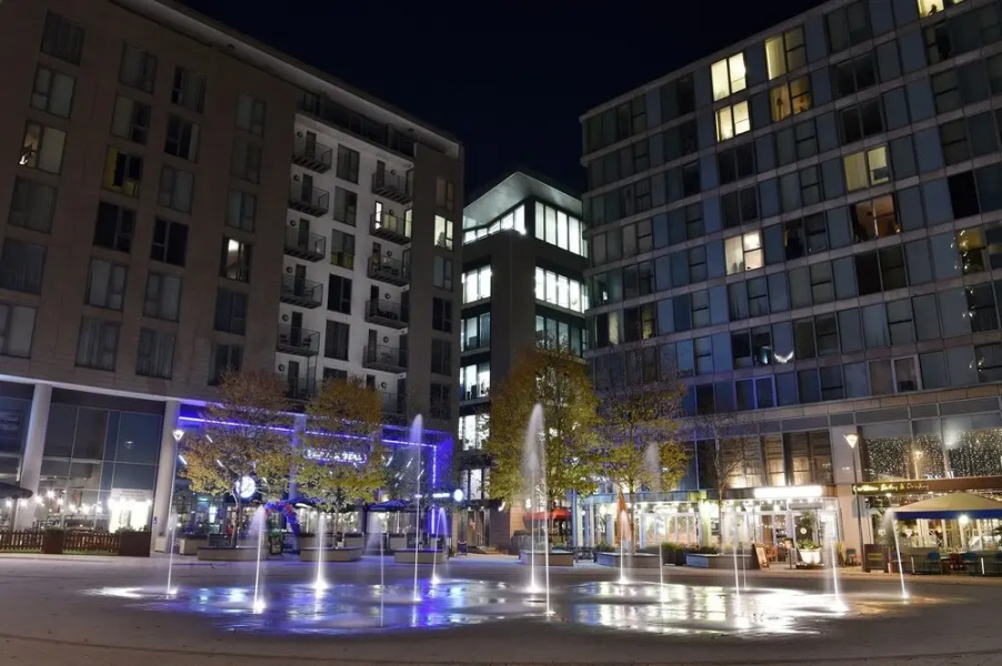 City Centre Apartment - Free Parking, Wifi & Netflix