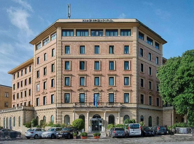 Отель NH Siena