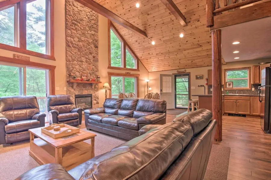 2 Mi to Lake Harmony: Gem w/ Game Room & Deck